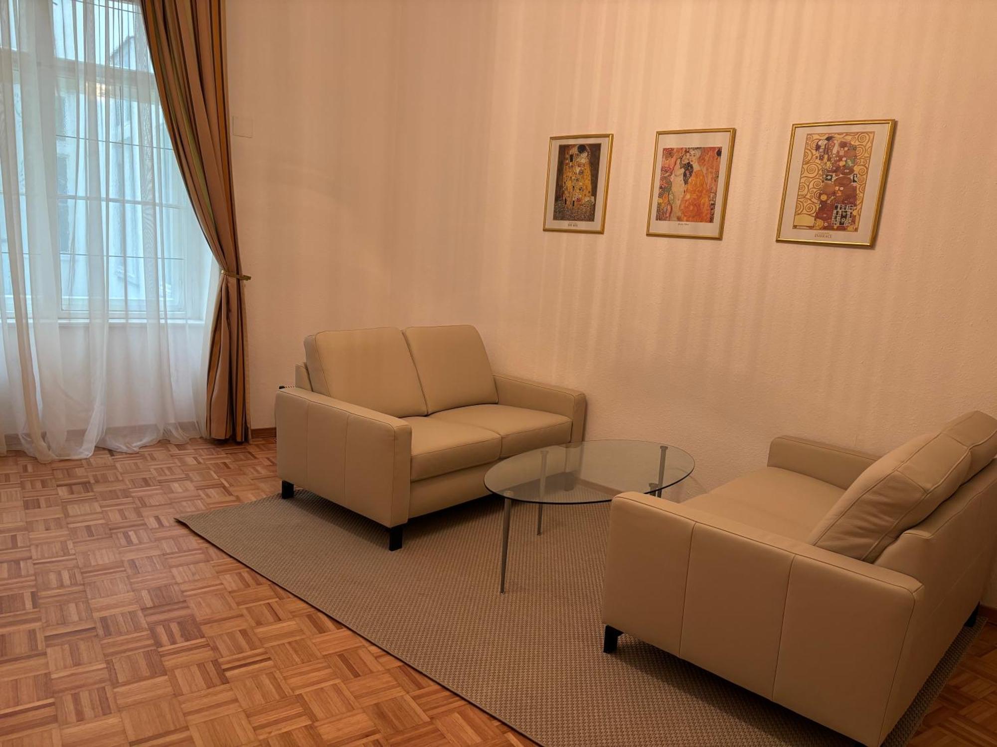 Carlton Suites Wina Bagian luar foto