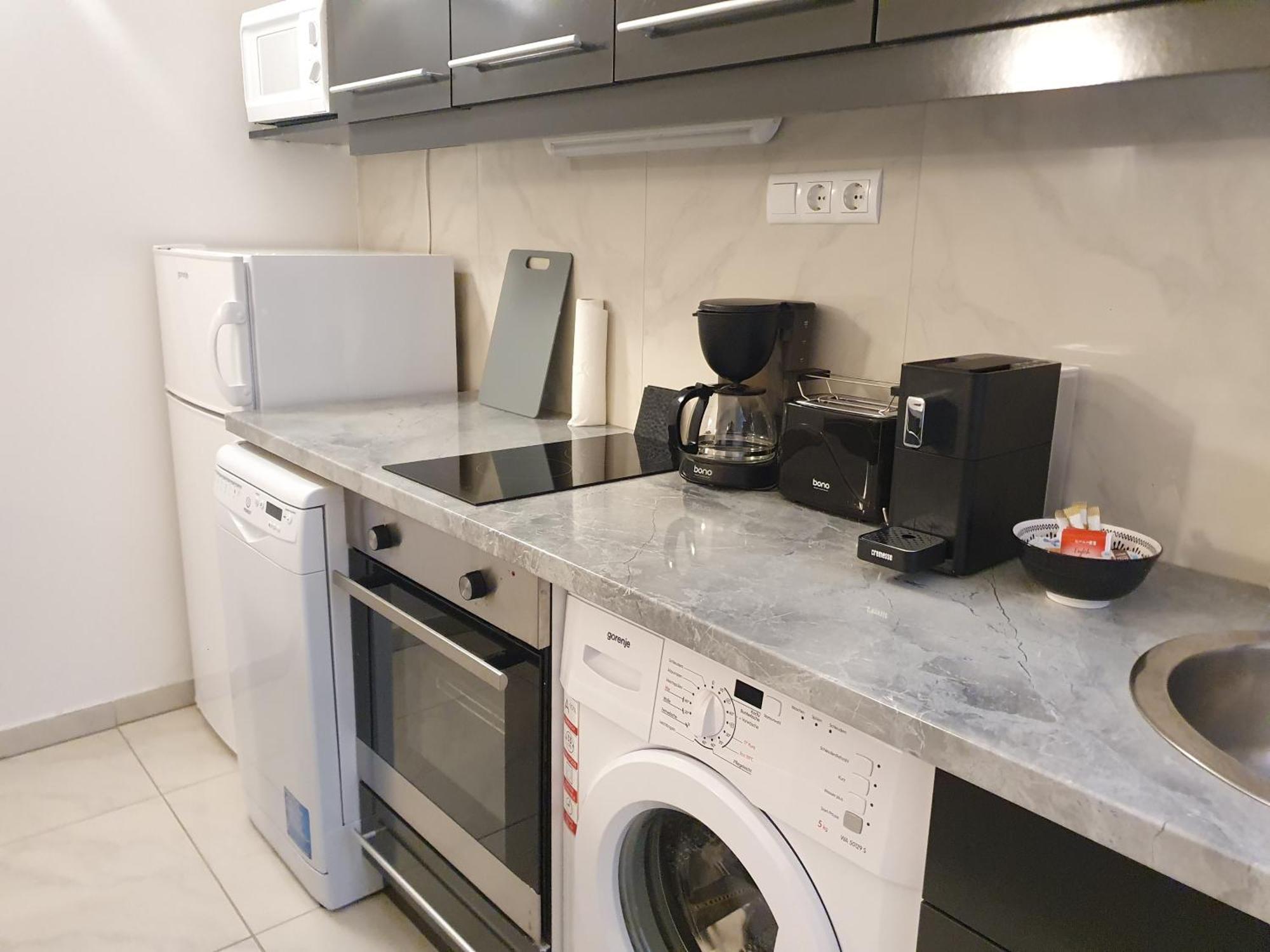 Carlton Suites Wina Bagian luar foto