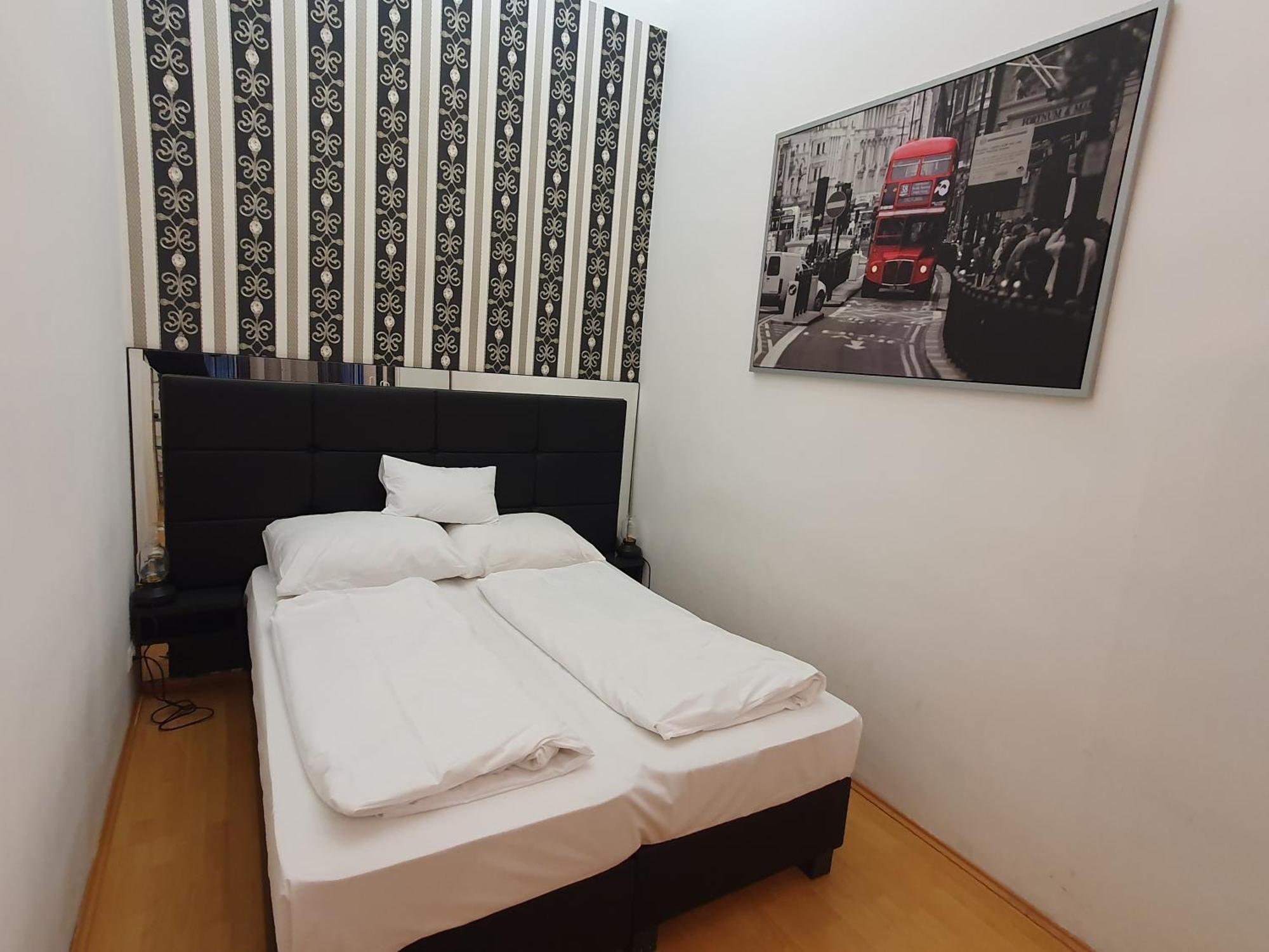 Carlton Suites Wina Bagian luar foto