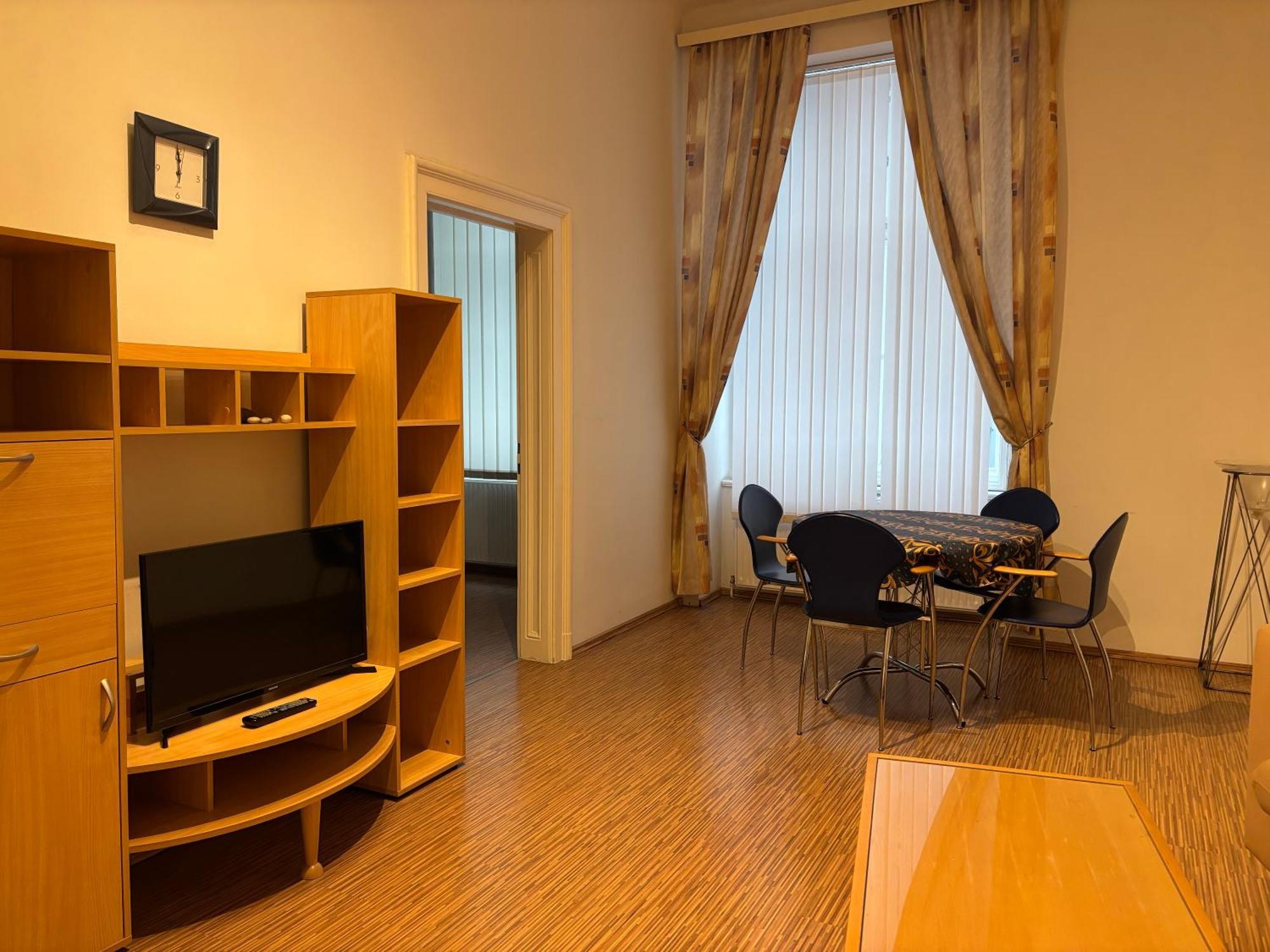 Carlton Suites Wina Bagian luar foto