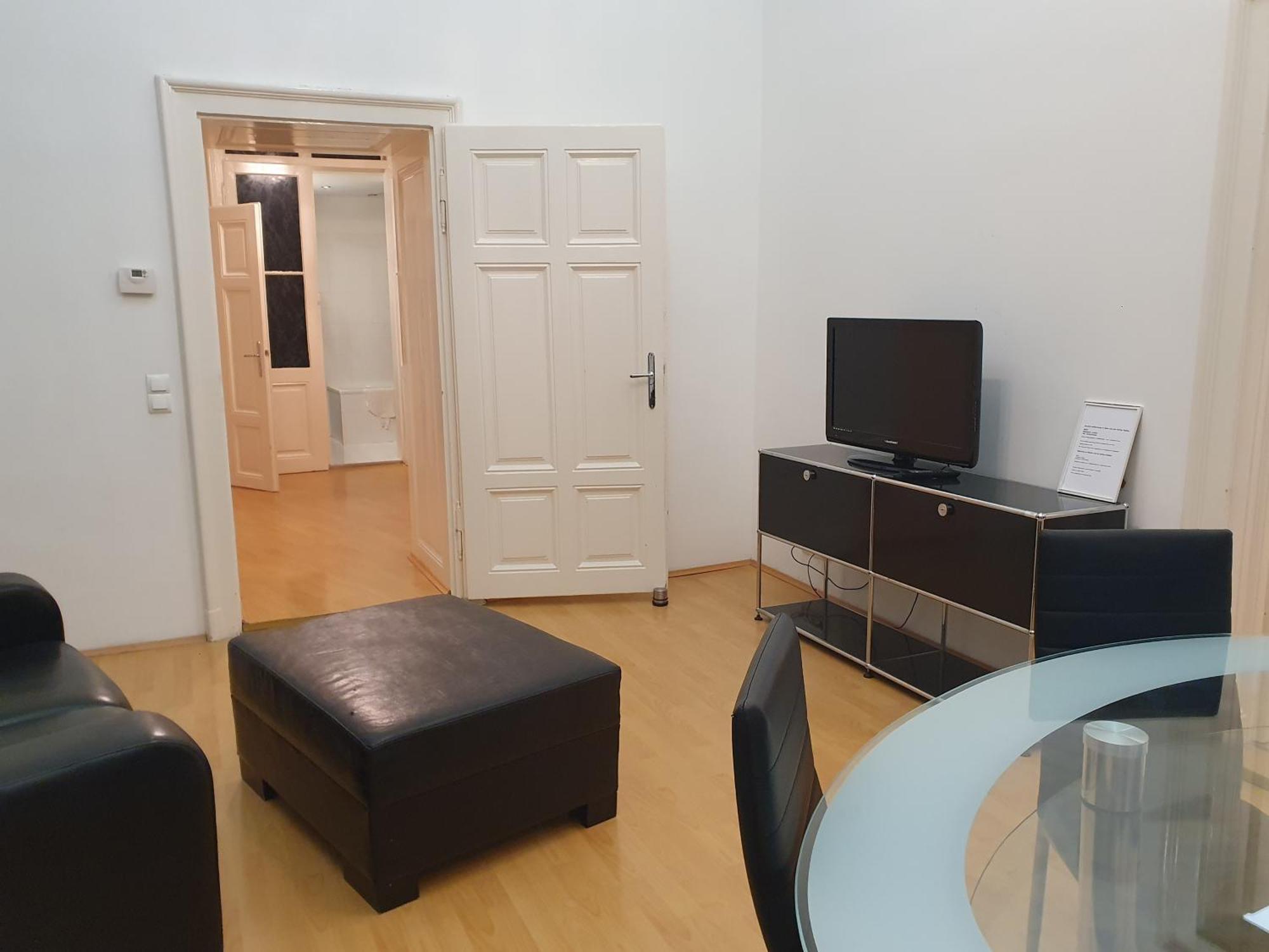 Carlton Suites Wina Bagian luar foto
