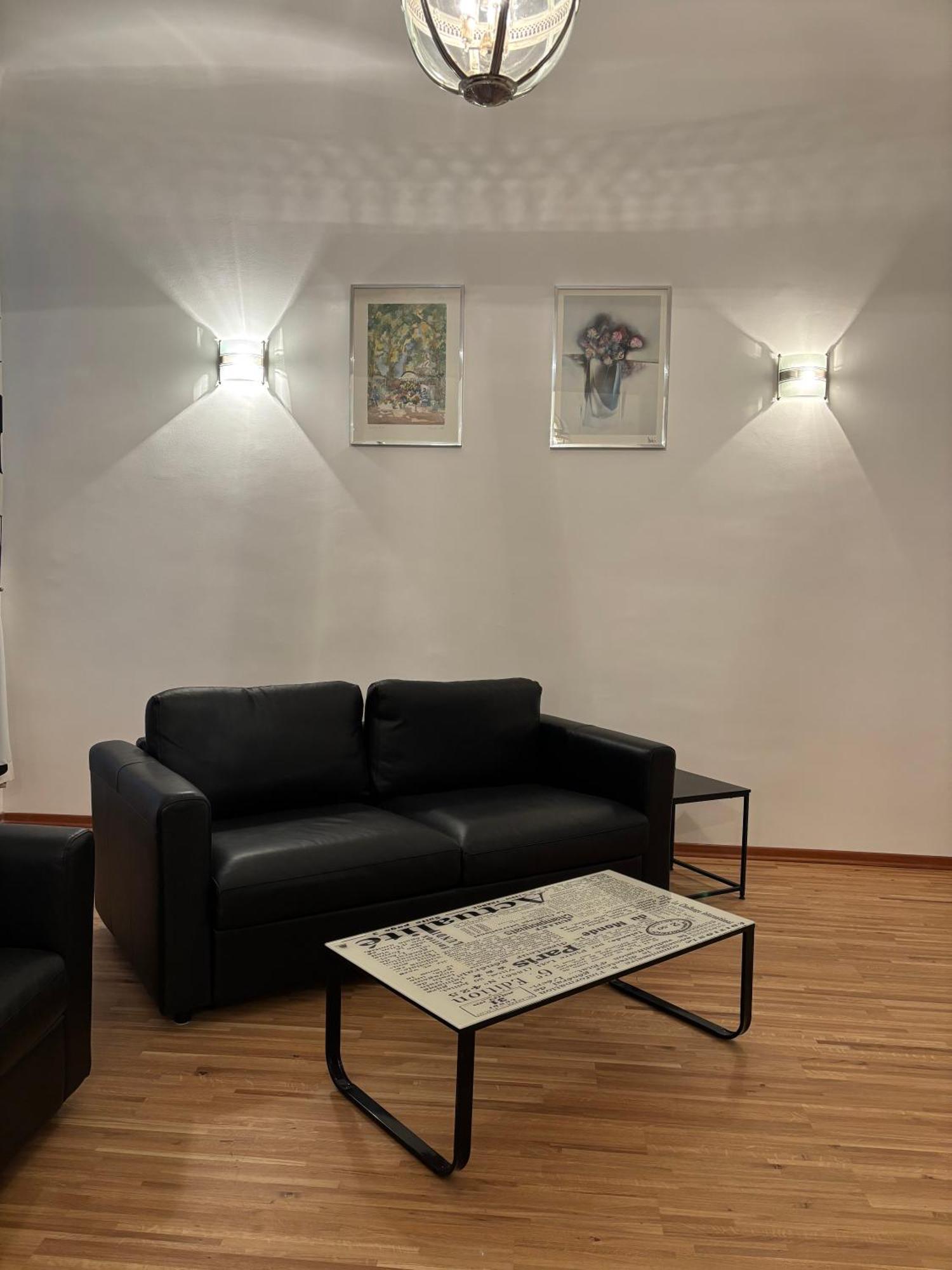 Carlton Suites Wina Bagian luar foto