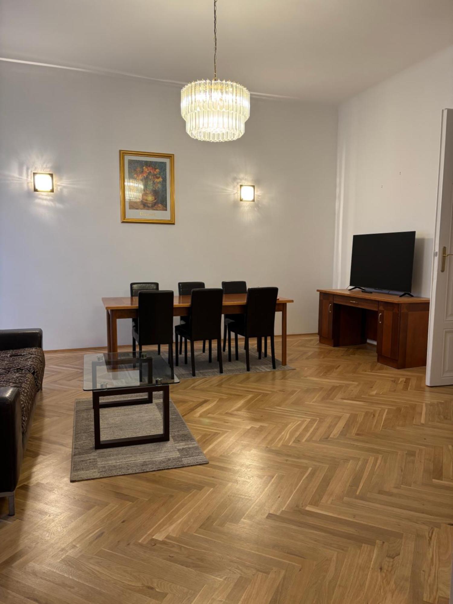 Carlton Suites Wina Bagian luar foto