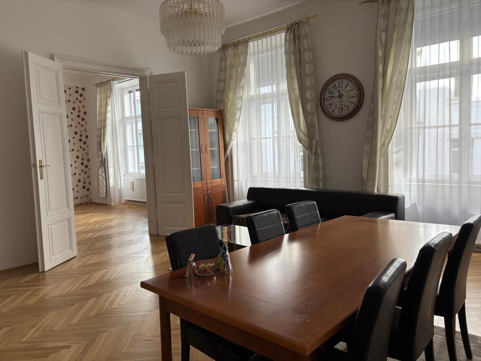 Carlton Suites Wina Bagian luar foto