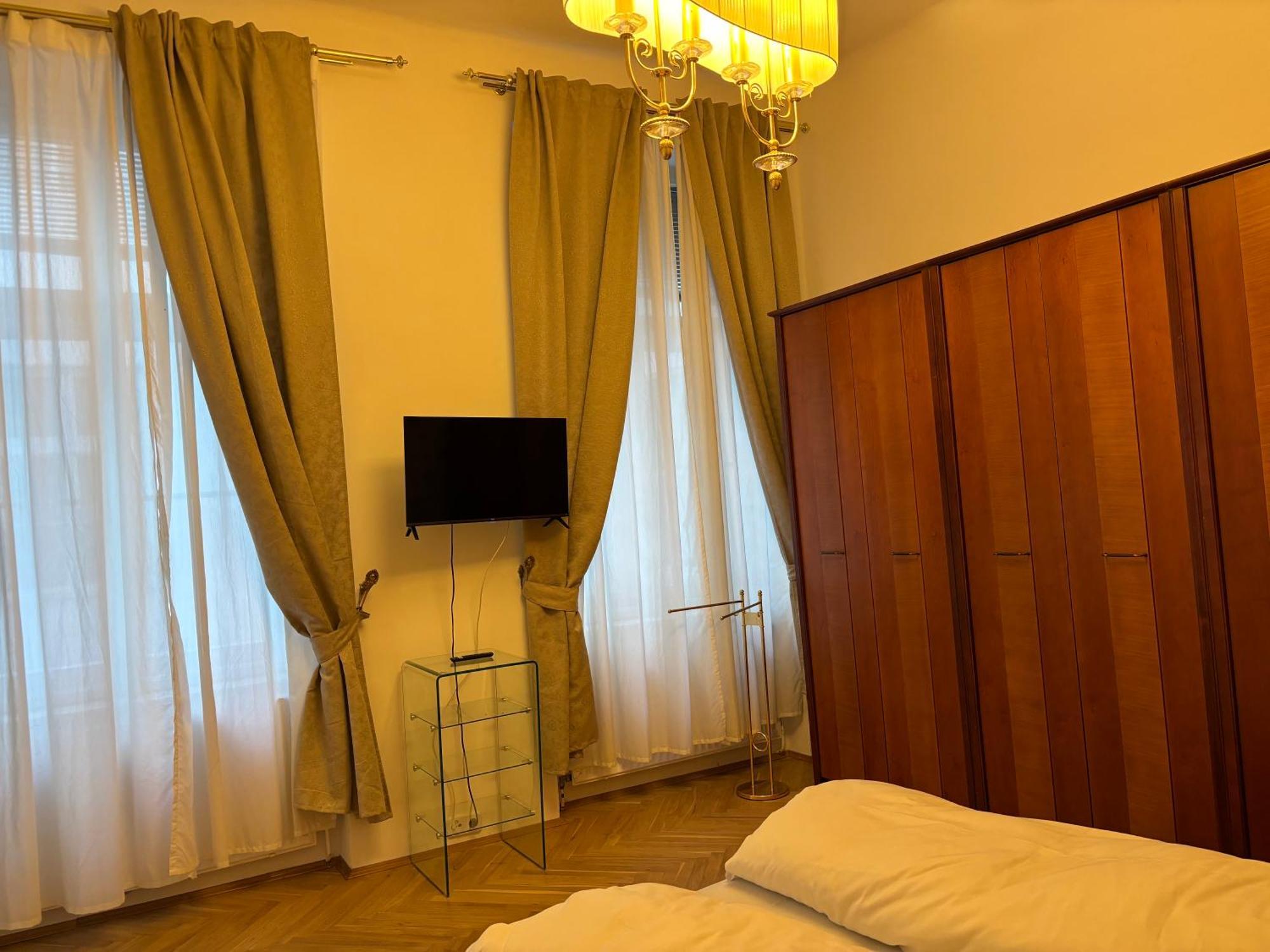 Carlton Suites Wina Bagian luar foto