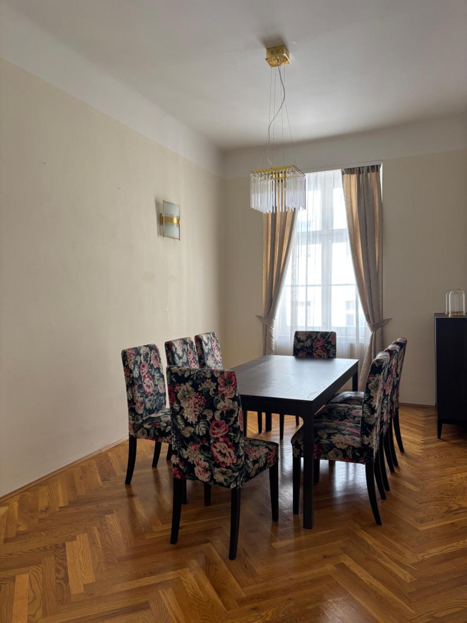 Carlton Suites Wina Bagian luar foto