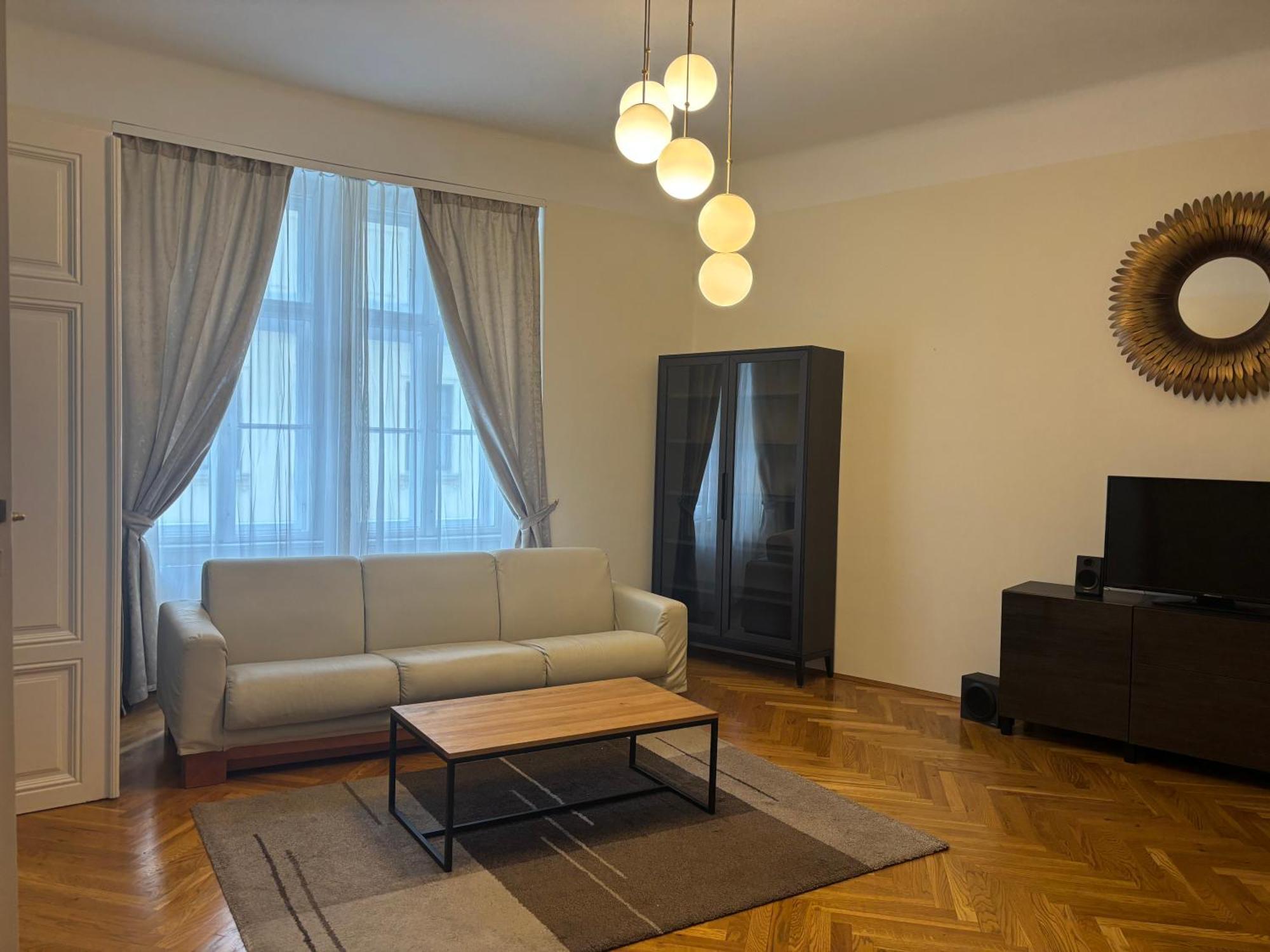 Carlton Suites Wina Bagian luar foto