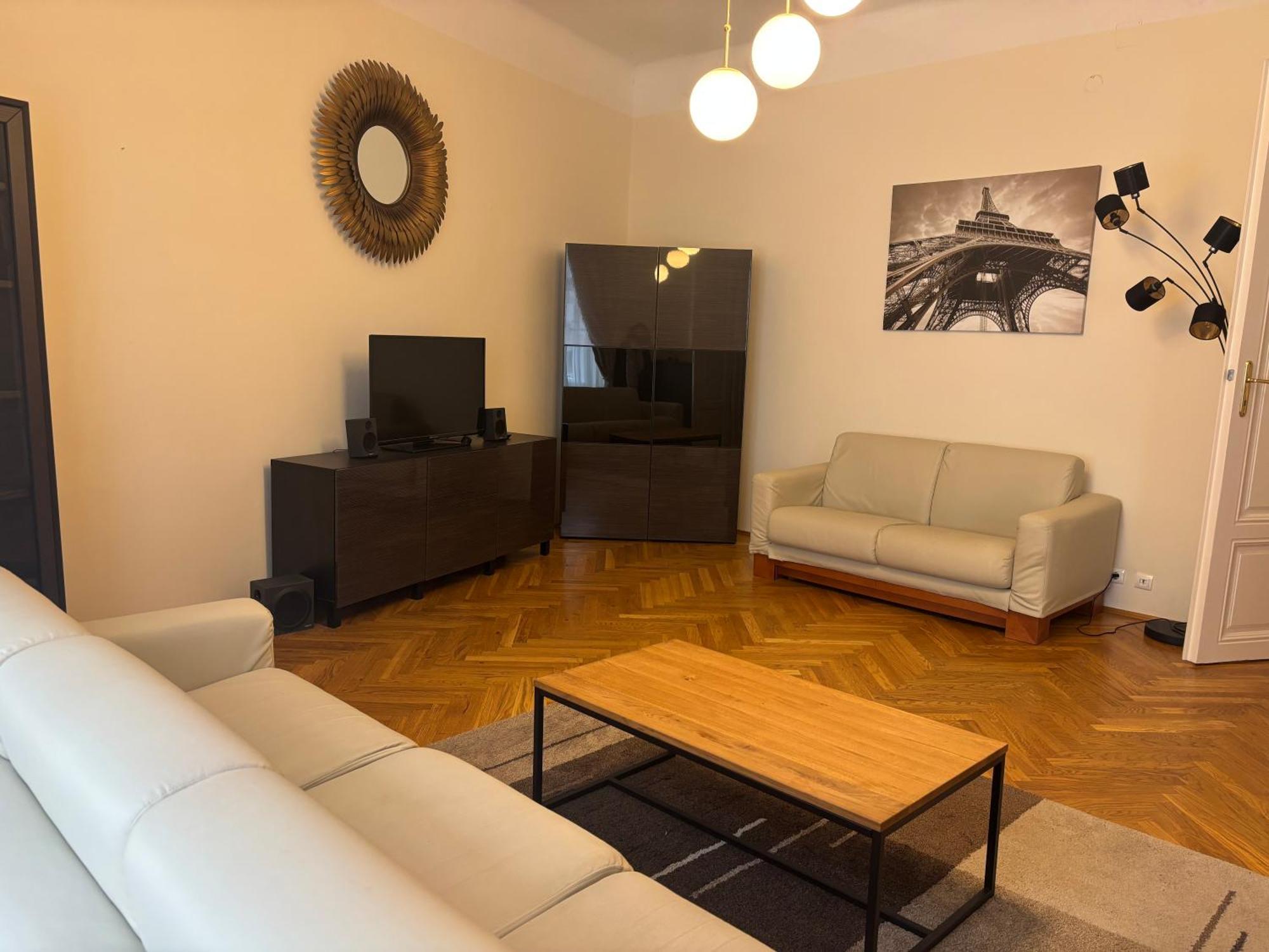 Carlton Suites Wina Bagian luar foto