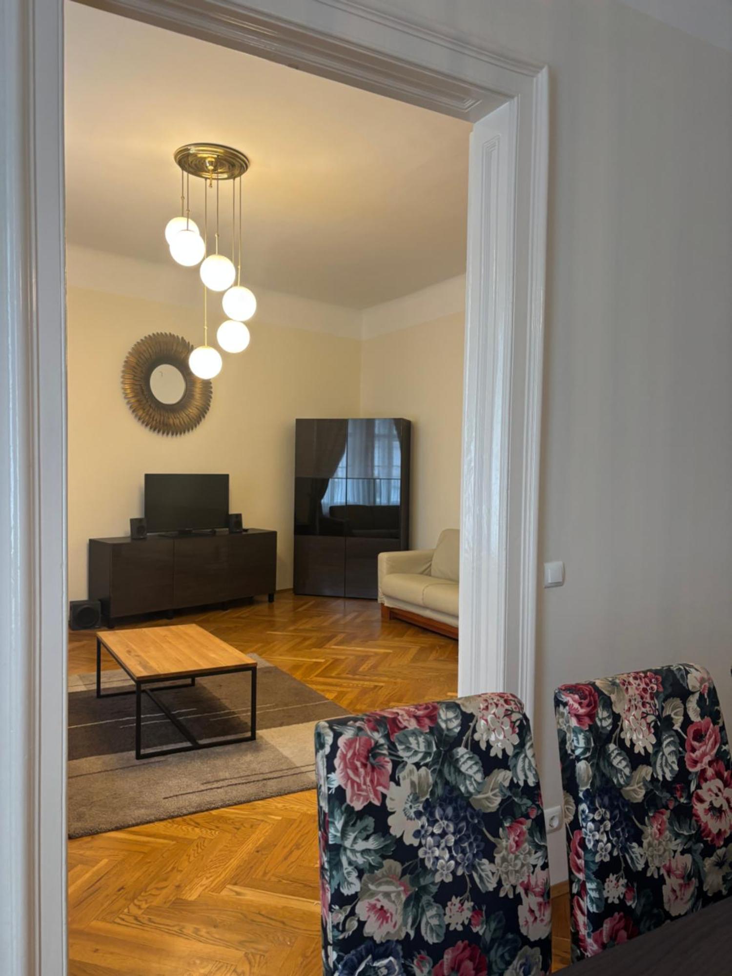 Carlton Suites Wina Bagian luar foto