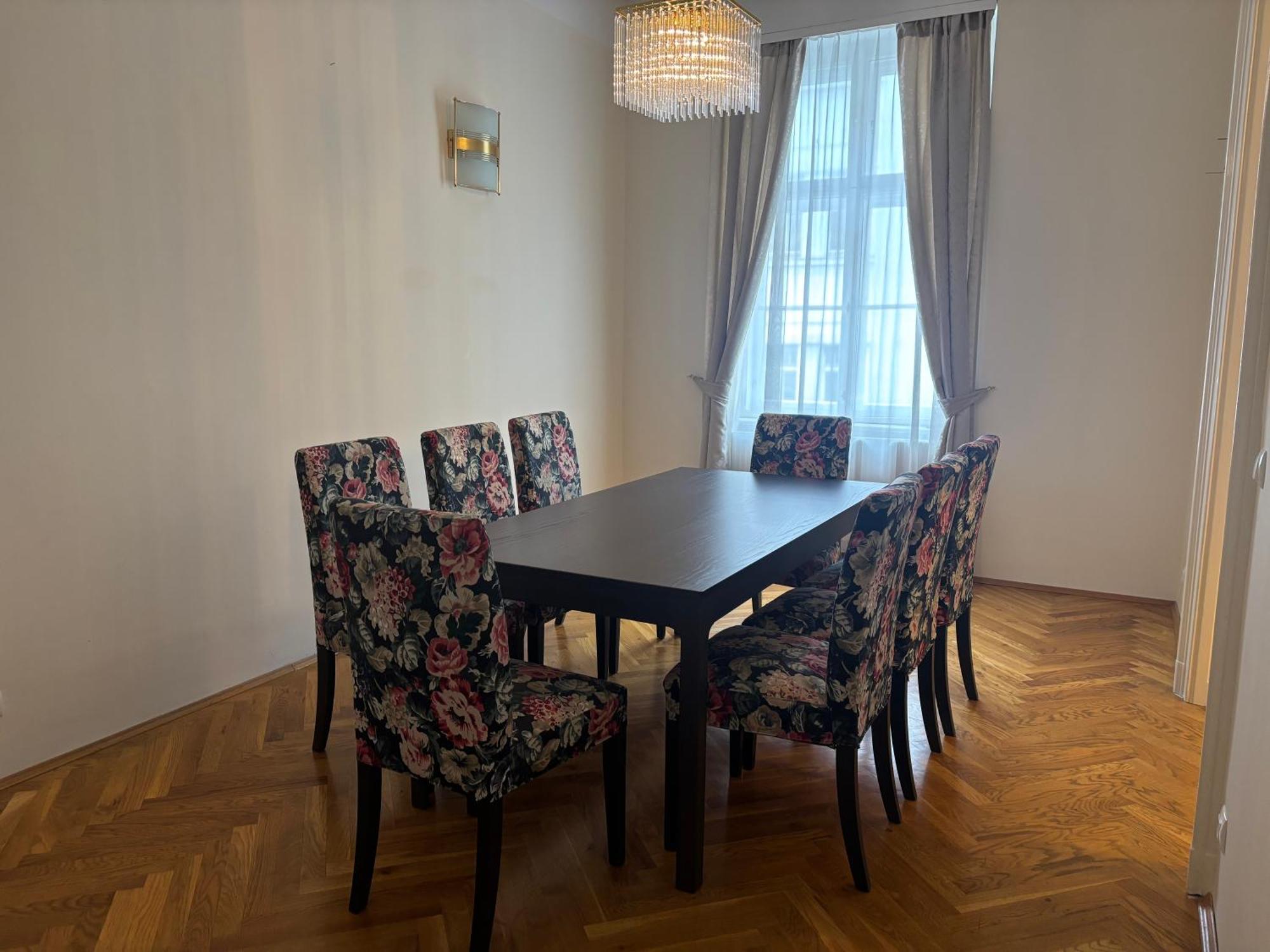 Carlton Suites Wina Bagian luar foto