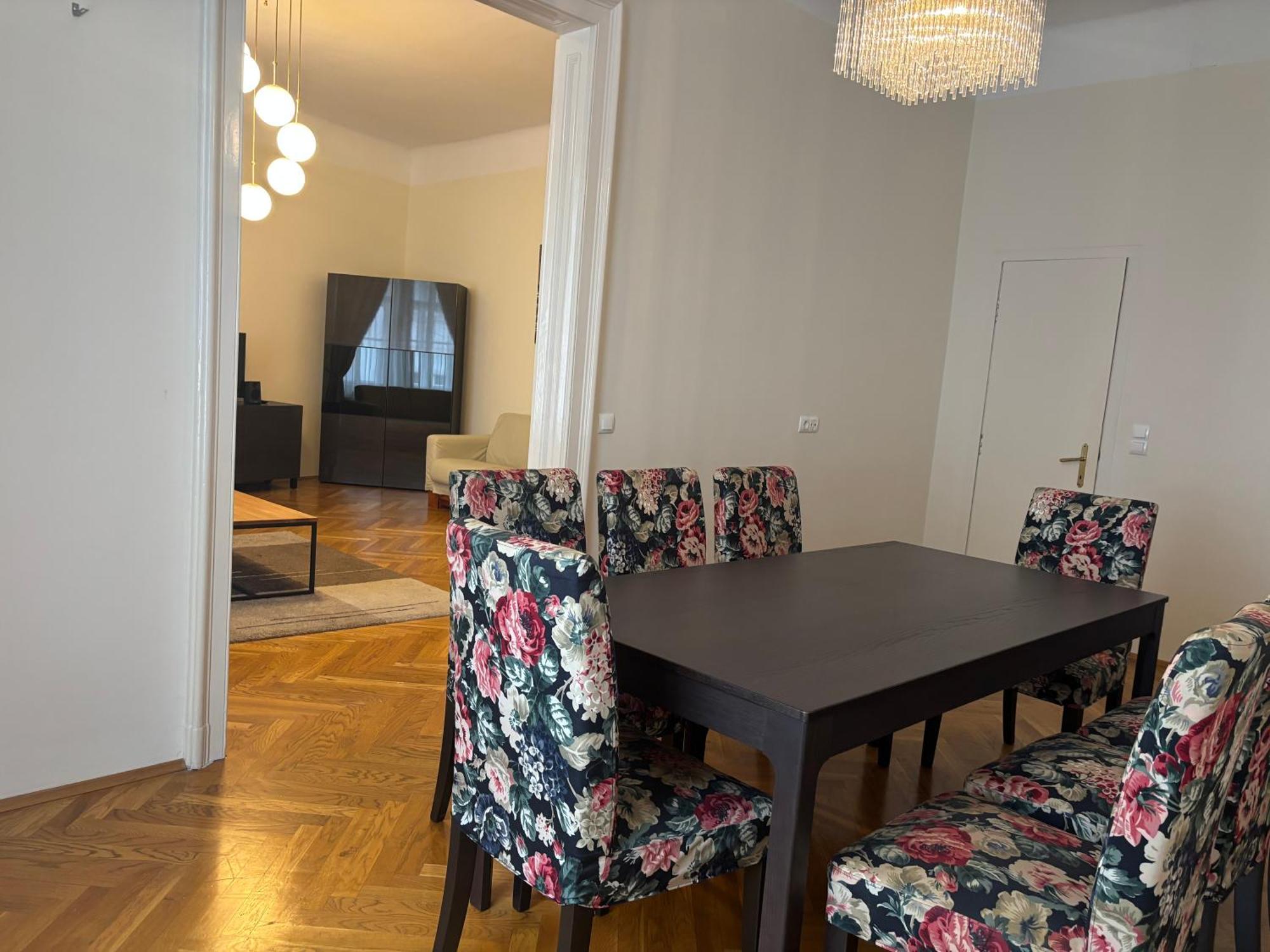 Carlton Suites Wina Bagian luar foto
