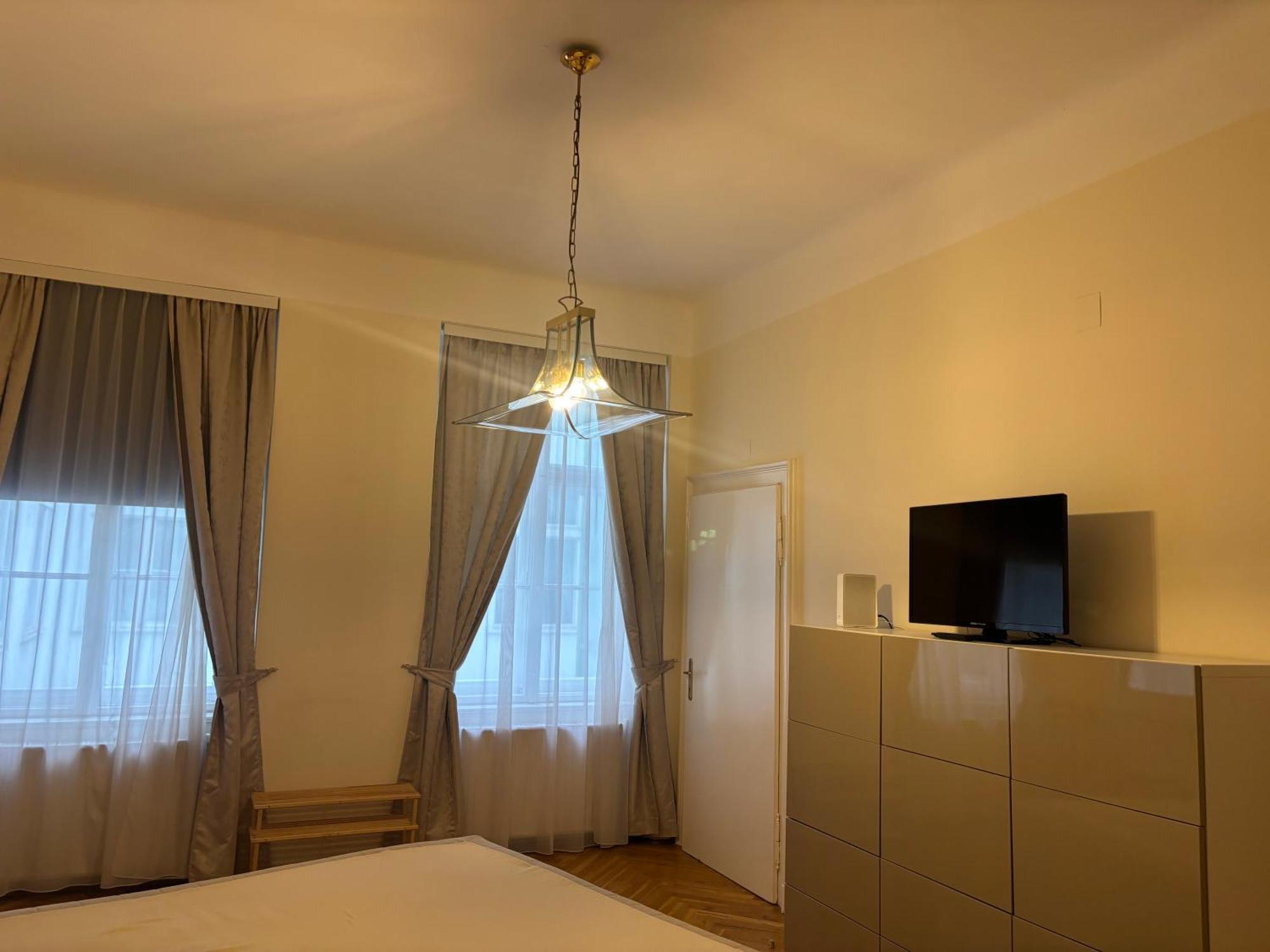 Carlton Suites Wina Bagian luar foto