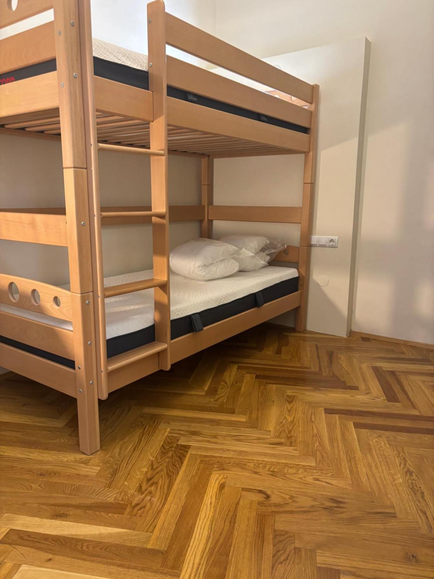 Carlton Suites Wina Bagian luar foto